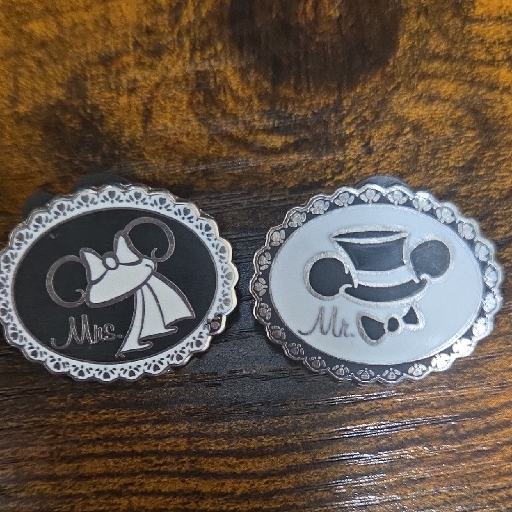 Mr. And Mrs. Disney Tradig Pins